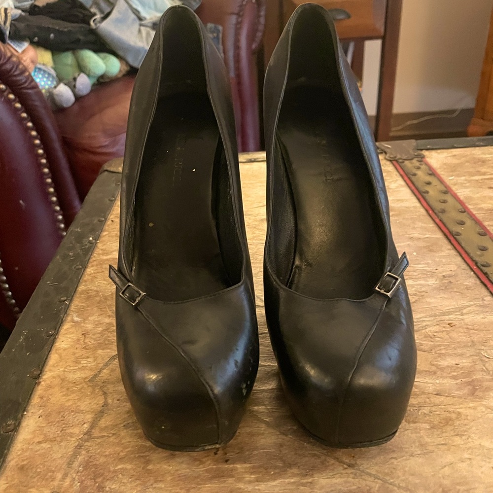 Nina Ricci black leather pumps size 9